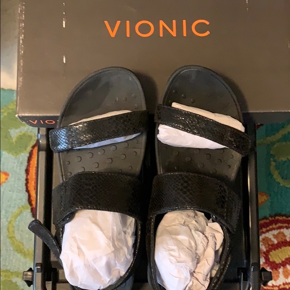 used vionic sandals